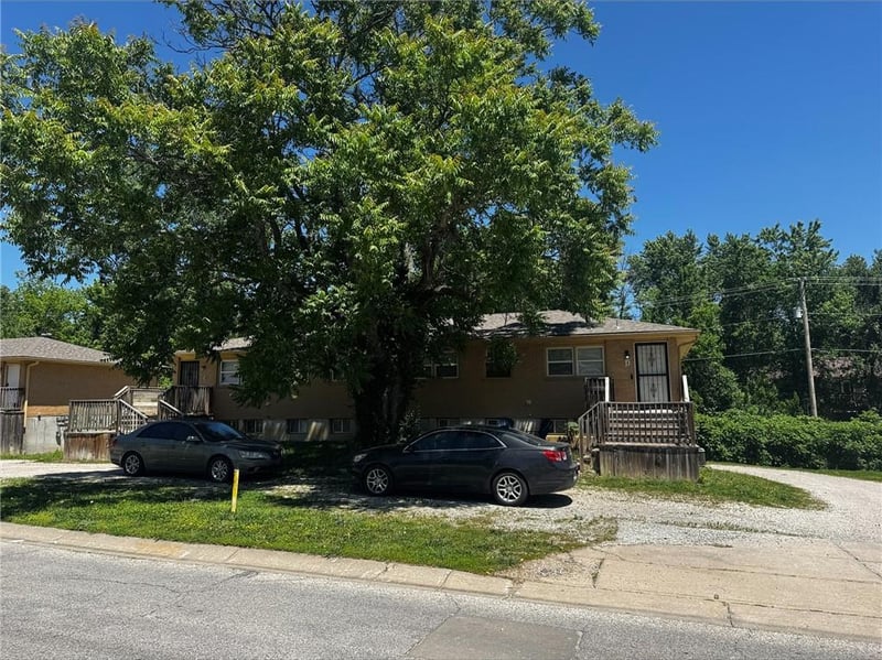 815 Broad St, Warrensburg, MO 64093