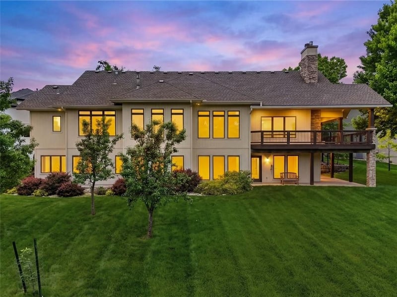 100 SW Gray Cir, Lee's Summit, MO 64081