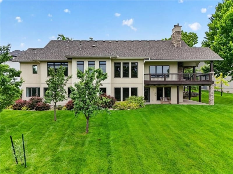 100 SW Gray Cir, Lee's Summit, MO 64081
