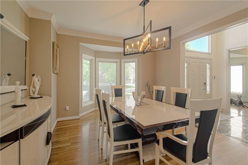 5319 W 132nd Ter, Leawood, KS 66209