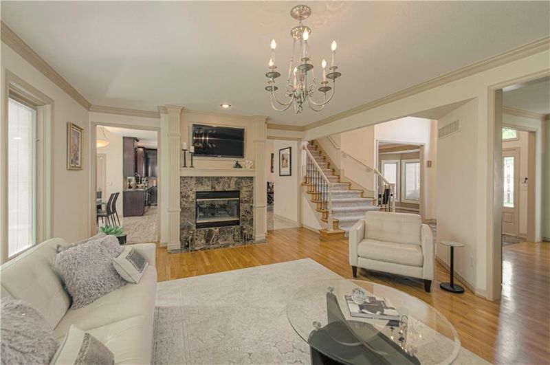 5319 W 132nd Ter, Leawood, KS 66209