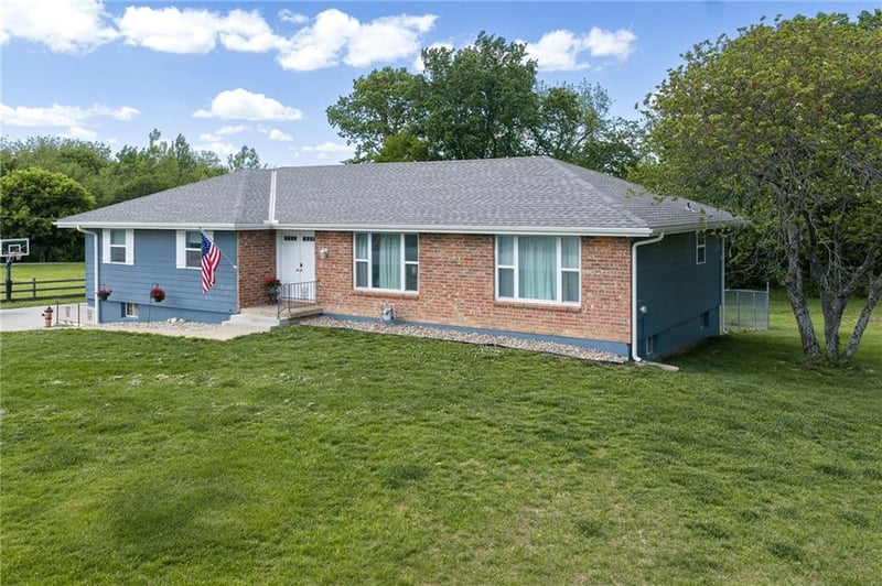13300 Parallel Pw, Kansas City, KS 66109