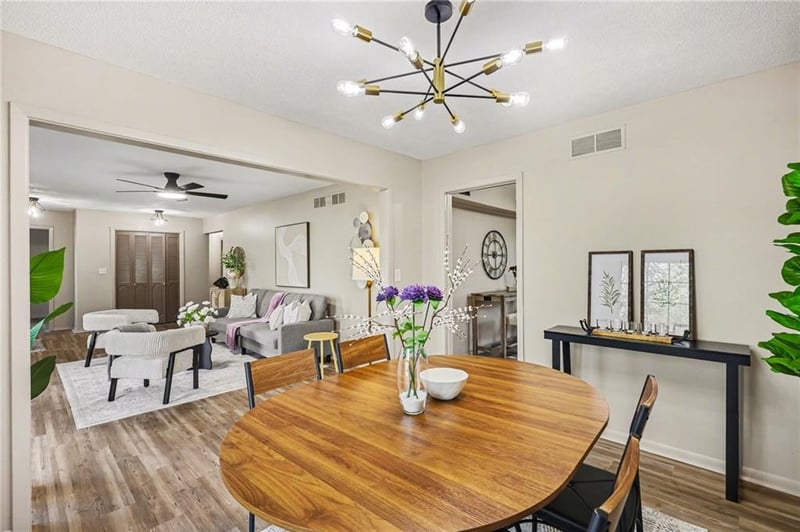 4811 Waukomis Dr, Kansas City, MO 64151
