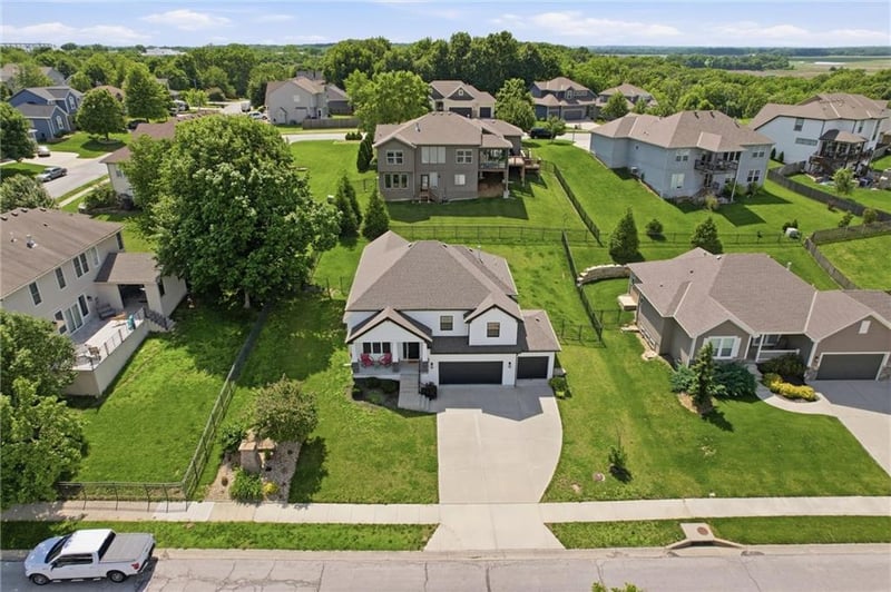 8278 Primrose St, De Soto, KS 66018