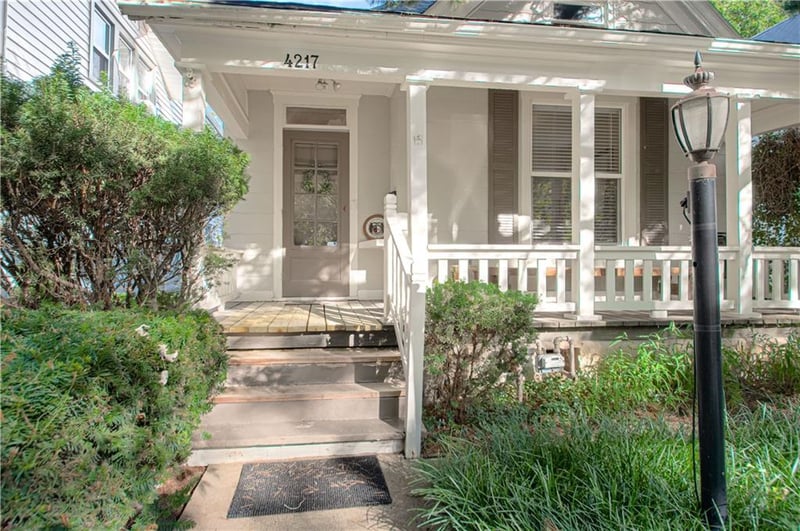 4217 Oak St, Kansas City, MO 64111