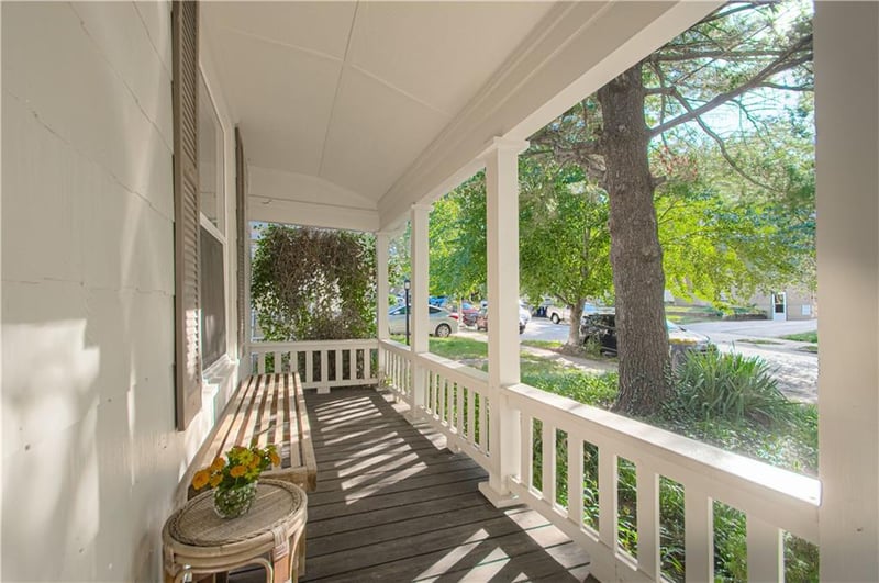 4217 Oak St, Kansas City, MO 64111