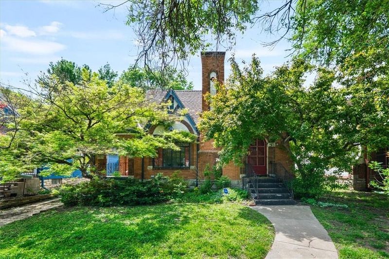 7404 Walnut St, Kansas City, MO 64114