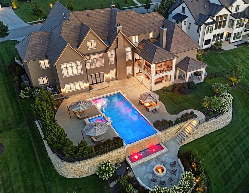 16916 Bond St, Overland Park, KS 66221
