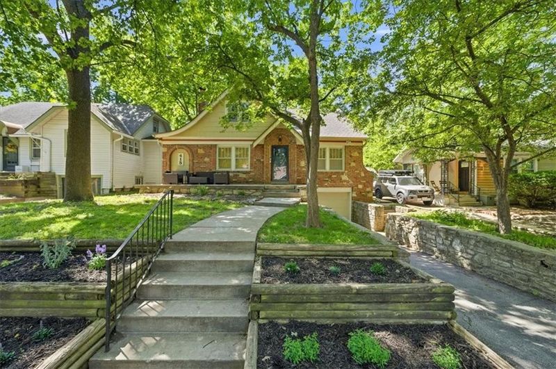 415 E 70th St, Kansas City, MO 64131