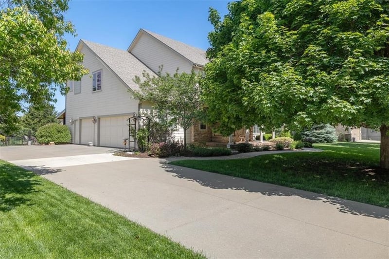 215 Earhart Cir, Lawrence, KS 66049