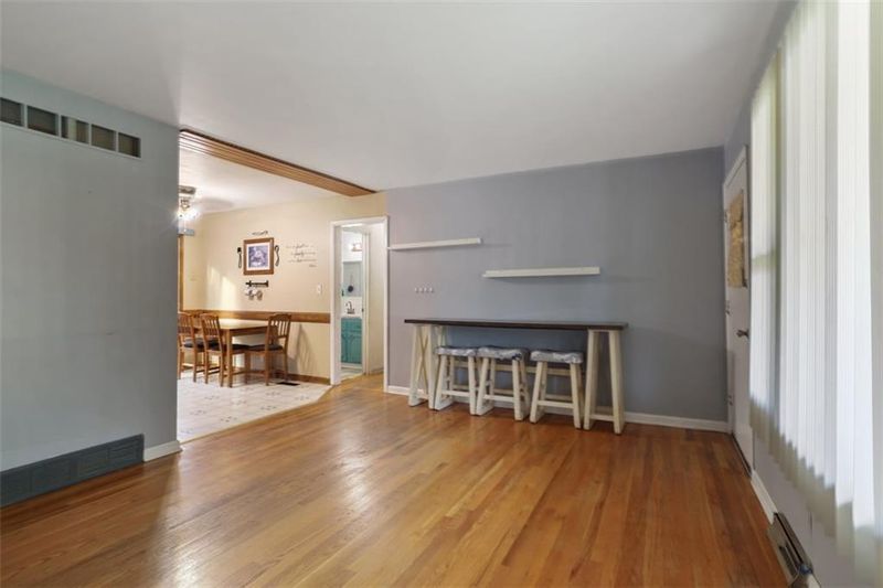 1603 NE 75th St, Gladstone, MO 64118