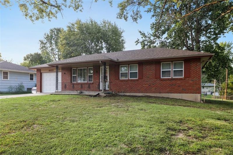 1603 NE 75th St, Gladstone, MO 64118
