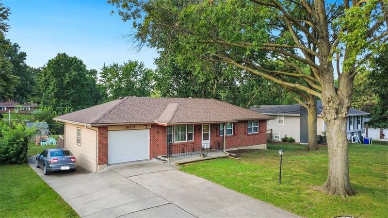 1603 NE 75th St, Gladstone, MO 64118