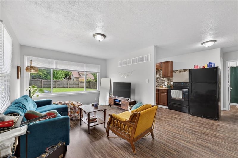 1921 S Ash Ave, Independence, MO 64052