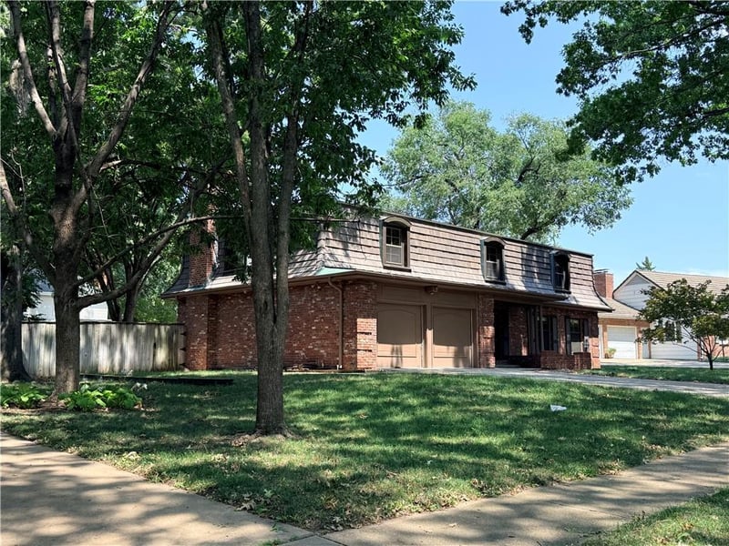 2806 Schwarz Rd, Lawrence, KS 66049