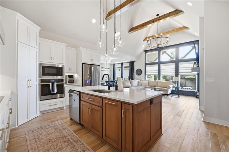 161 NW Carson Dr, Lee's Summit, MO 64081
