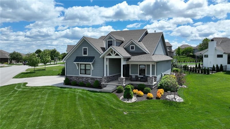 161 NW Carson Dr, Lee's Summit, MO 64081