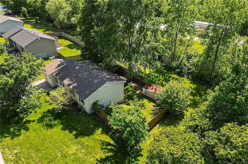 908 Broadway St, Richmond, MO 64085