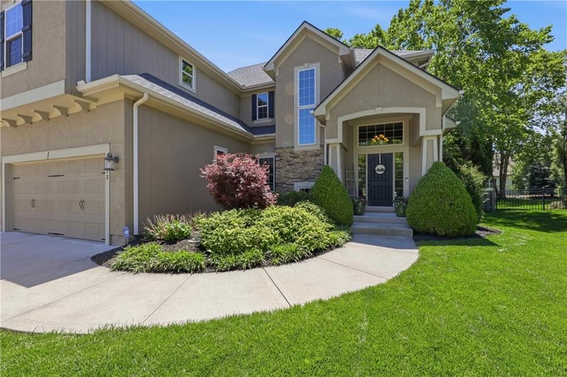 1413 NE Kenwood Cir, Lee's Summit, MO 64064