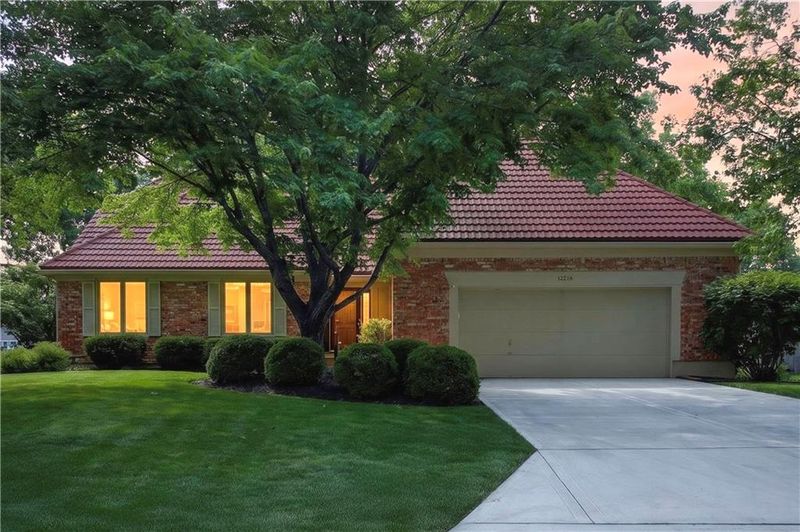 12216 Juniper St, Overland Park, KS 66209