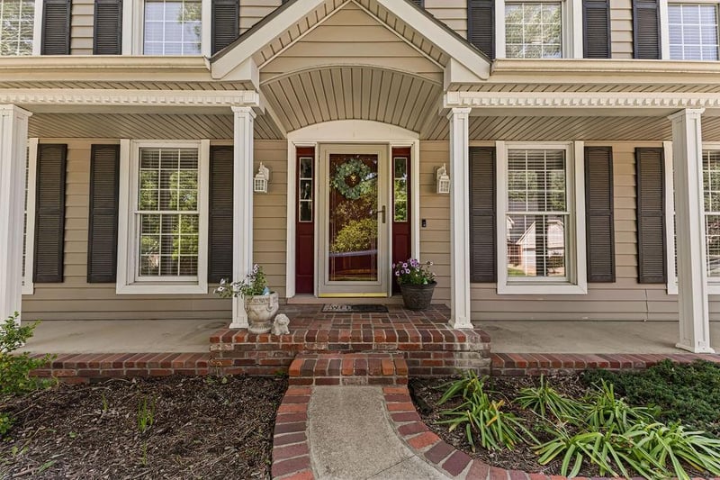 513 Pinewood Dr, St Joseph, MO 64506