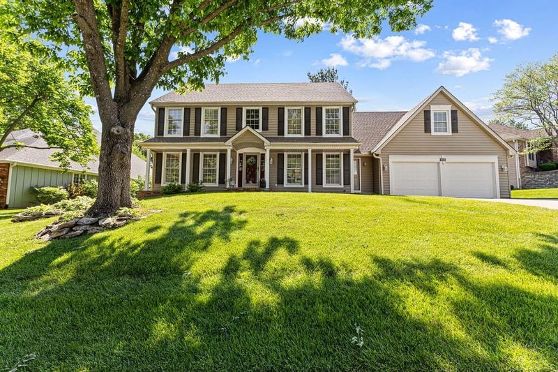 513 Pinewood Dr, St Joseph, MO 64506