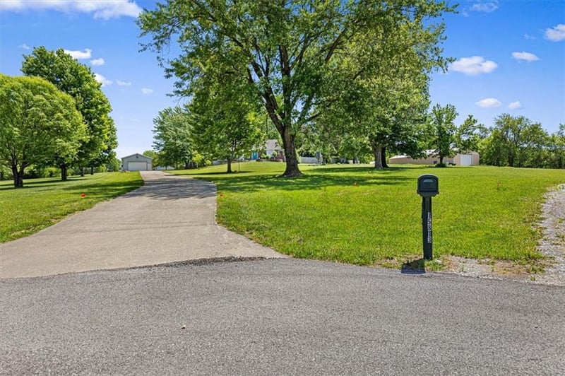 15813 Sugar Plum Rd, Kearney, MO 64060