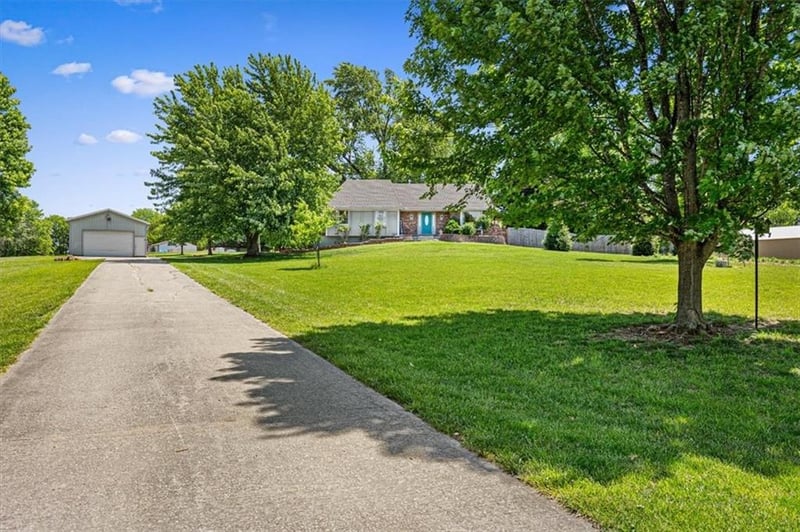 15813 Sugar Plum Rd, Kearney, MO 64060