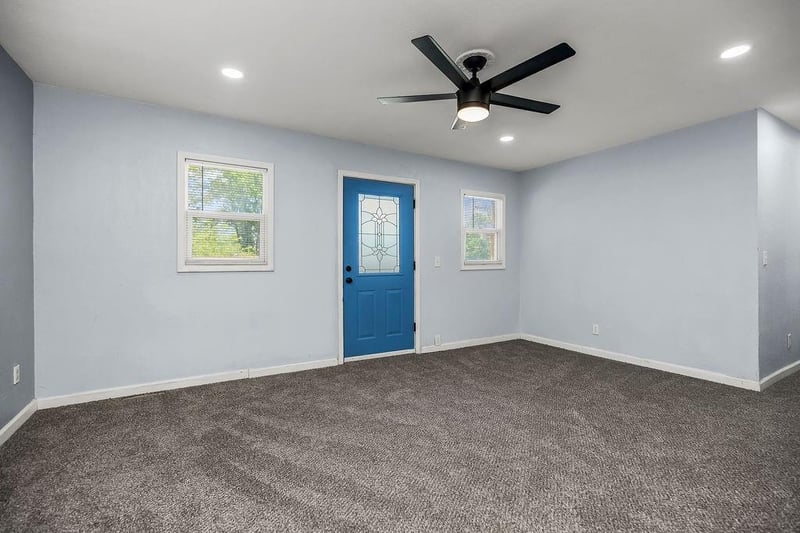 2701 Oakley Ave, Kansas City, MO 64128
