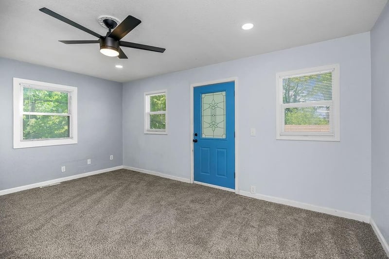 2701 Oakley Ave, Kansas City, MO 64128
