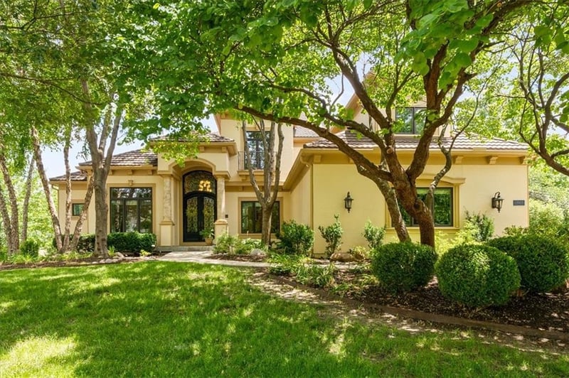 13905 Dearborn St, Overland Park, KS 66223