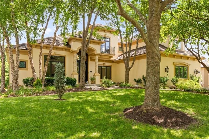13905 Dearborn St, Overland Park, KS 66223