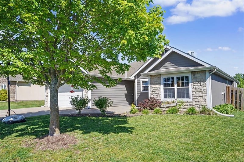 928 Bluestem Dr, Baldwin City, KS 66006
