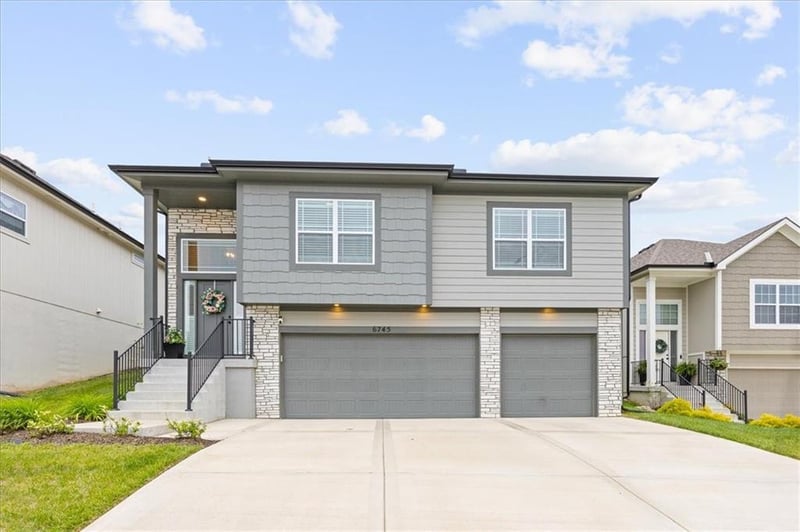6745 Prairie Ln, Parkville, MO 64152