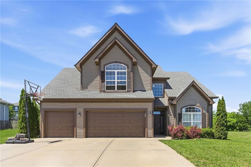 622 Johnston Pw, Raymore, MO 64083