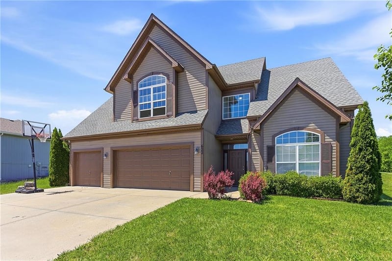 622 Johnston Pw, Raymore, MO 64083