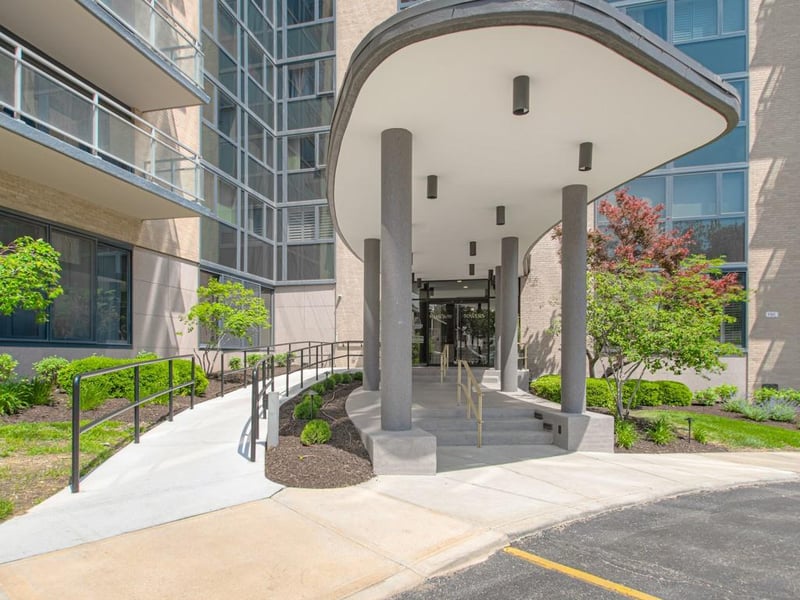 4545 Wornall Rd #208, Kansas City, MO 64111