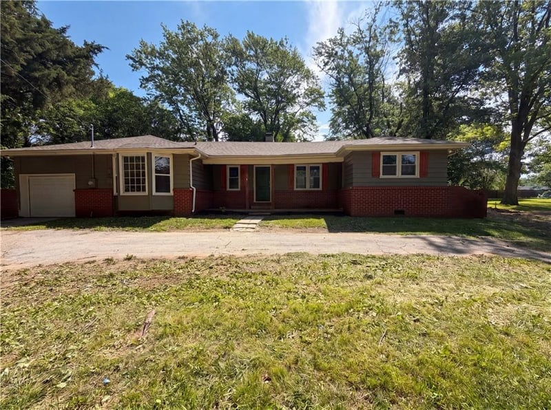 1825 Bren Mar Rd, Lee's Summit, MO 64086