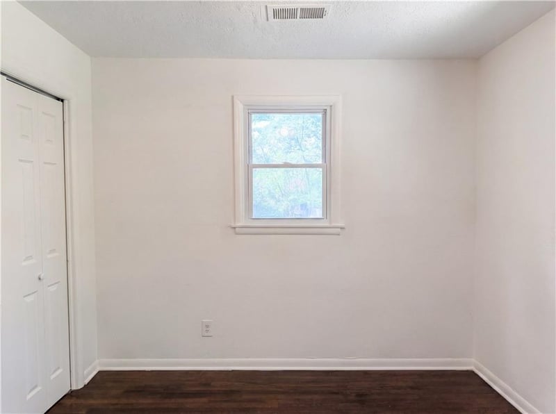 1825 Bren Mar Rd, Lee's Summit, MO 64086
