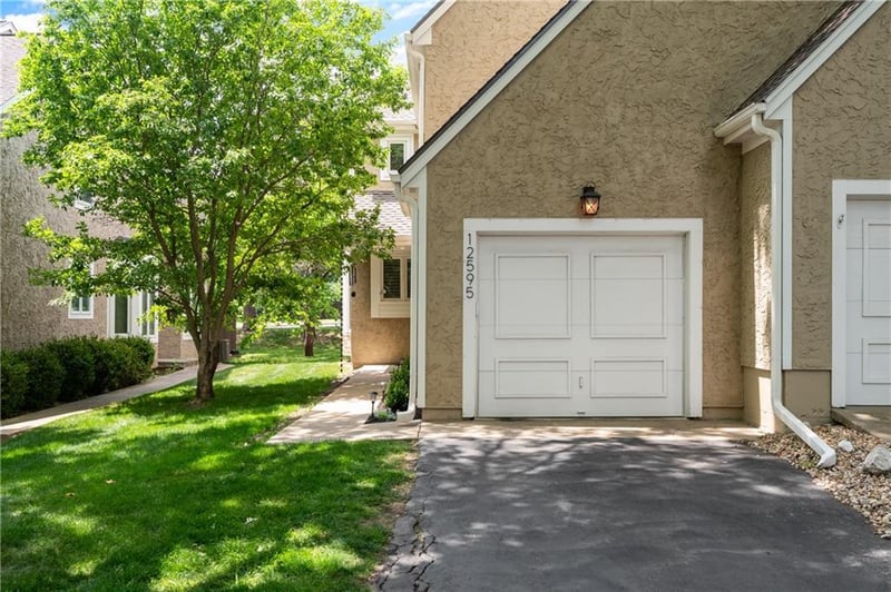12595 Broadmoor St, Overland Park, KS 66209