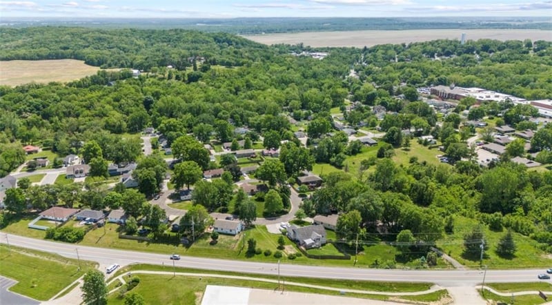 1212 Franklin Dr, Weston, MO 64098