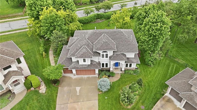 2910 NE Viewpark Pl, Lee's Summit, MO 64086