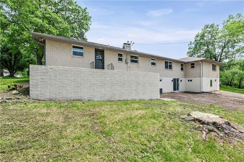 6504 Valley View St, Kansas City, MO 64152
