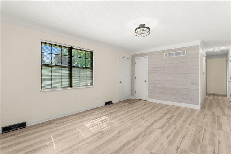 1334 S Main St, Independence, MO 64055