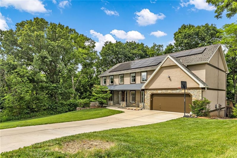 9304 NW 77th St, Weatherby Lake, MO 64152