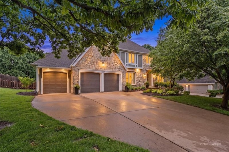 12209 Wenonga Rd, Leawood, KS 66209