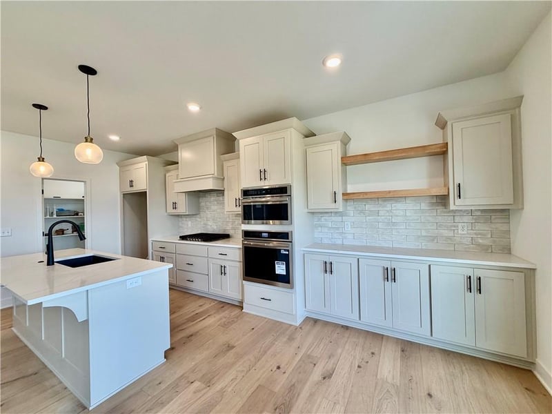 504 Skyview Ln, Liberty, MO 64068