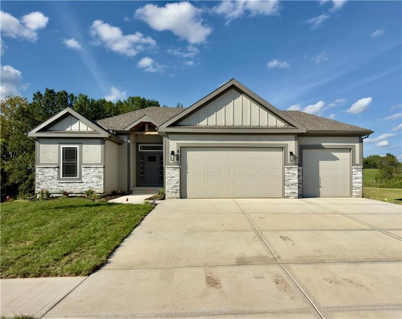 504 Skyview Ln, Liberty, MO 64068