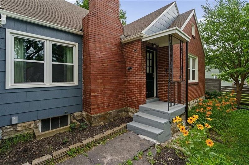 811 E 72nd St, Kansas City, MO 64131