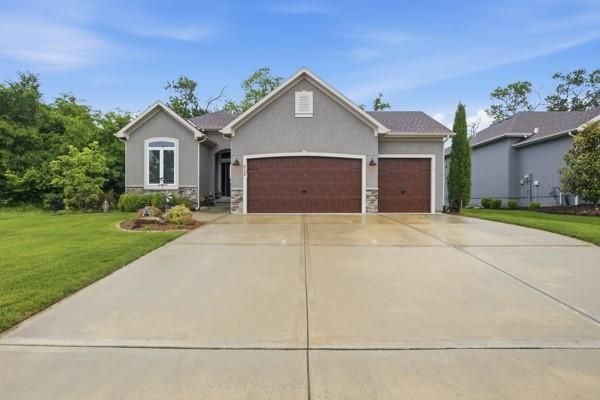 9129 Gander St, Lenexa, KS 66227